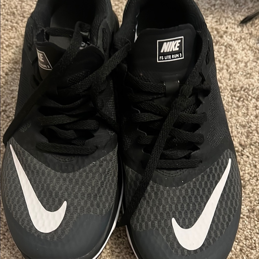 Nike women’s Black Running Shoes